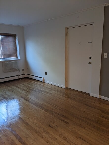 Living / Dining room - 378 Valley