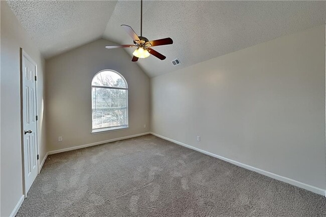 Building Photo - 137 Legend Creek Dr