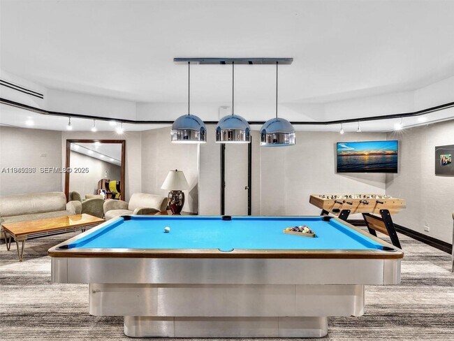 Building Photo - 20191 E Country Club Dr