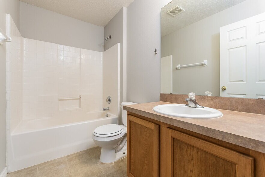 Building Photo - 1090 Bluegrass Dr