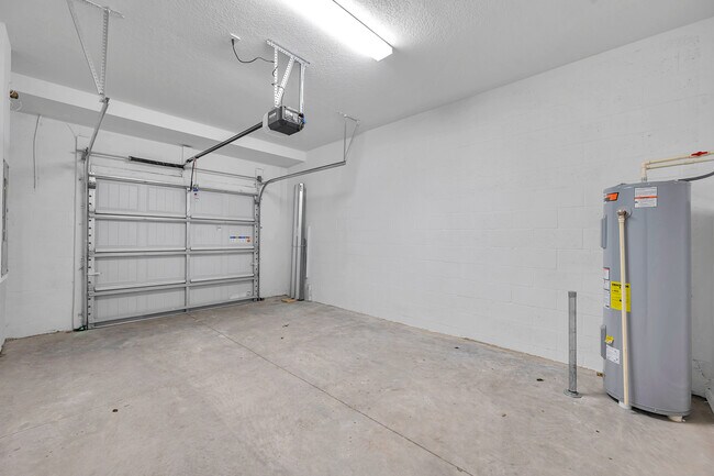 Building Photo - 11111 65th Ter E