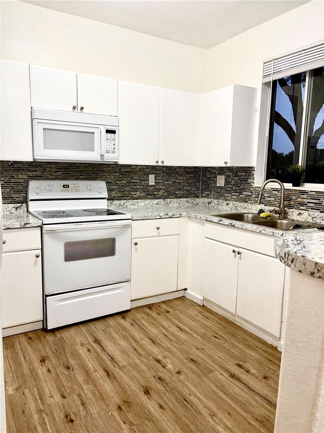 Building Photo - 2615 SE 14th Ave