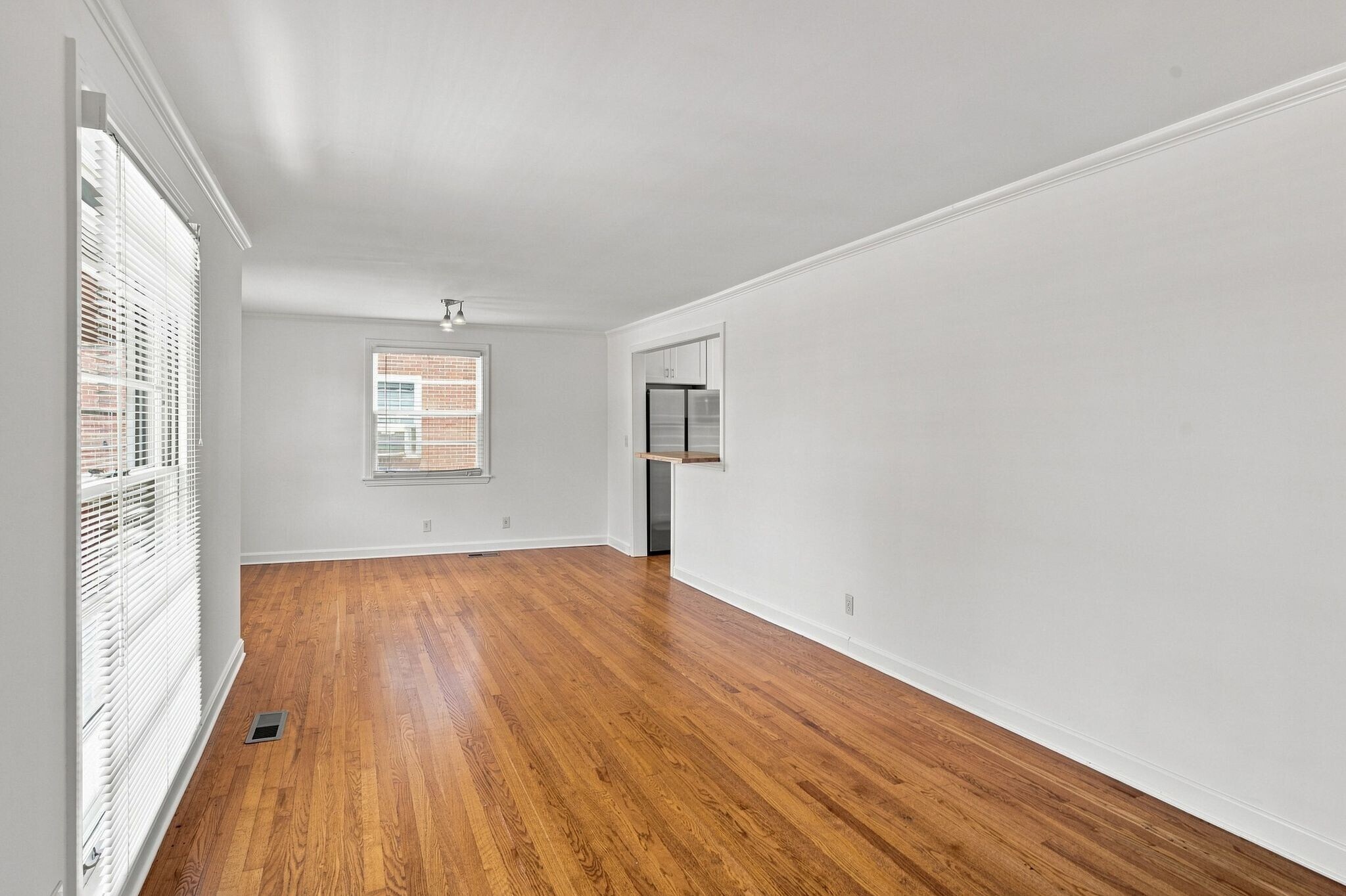 Building Photo - 5713 Vine Ridge Dr