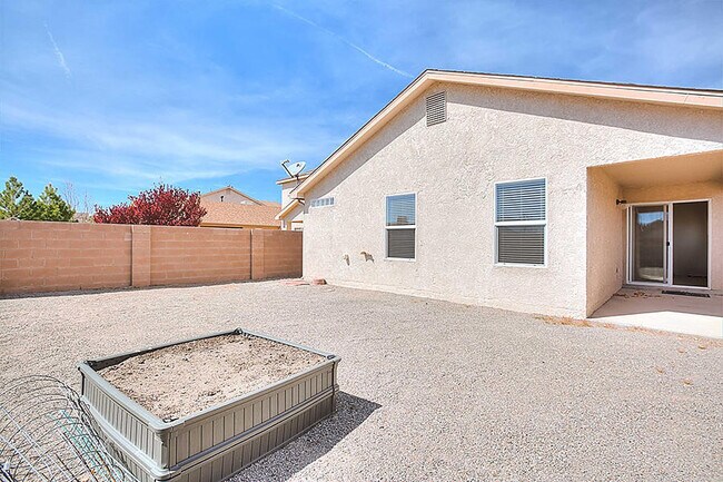 Building Photo - Ventana Ranch Gem! 3 Bedroom 2 Bath. Gate Community! Single Story with Large Backyard.