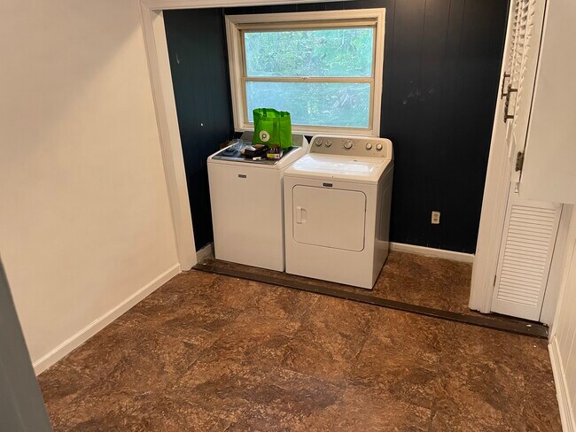 Laundry Room - 1733 N Meridian Rd