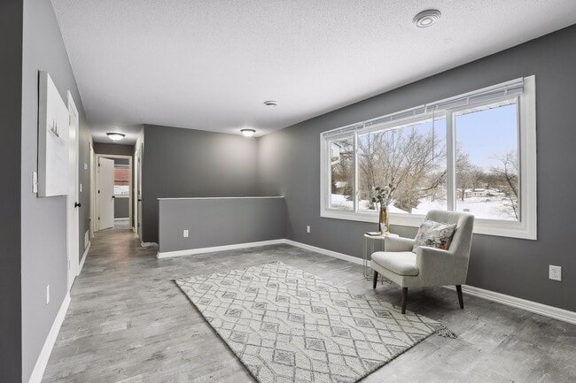 Building Photo - 439 Arlington Ave E