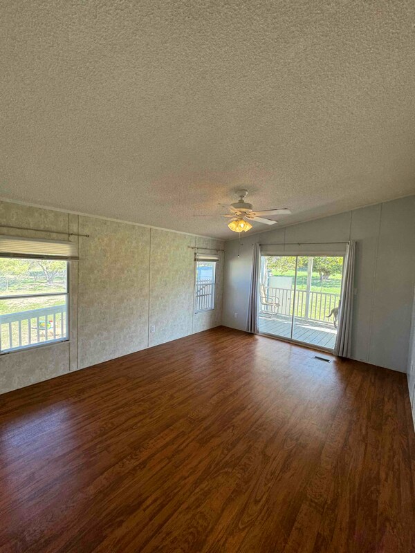 Building Photo - 836 Bluestem Dr