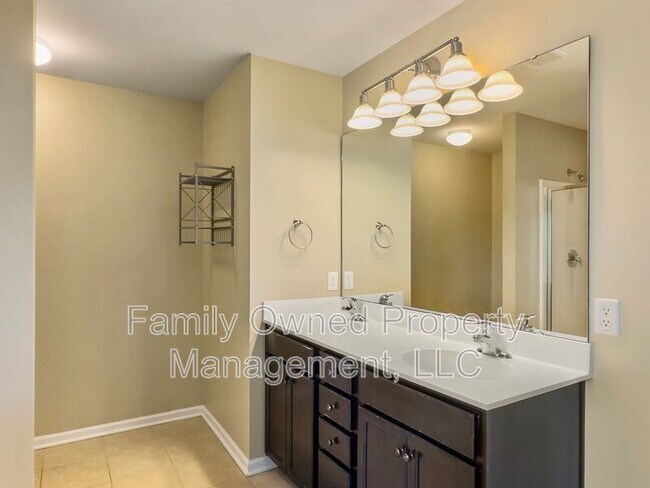 Building Photo - 1834 Chickasaw Dr