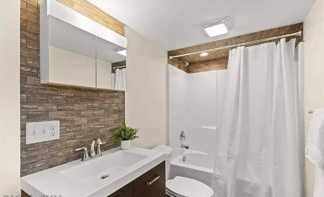 Building Photo - House with Fenced Yard * Walking Distance to MSU Campus and Downtown Bozeamn