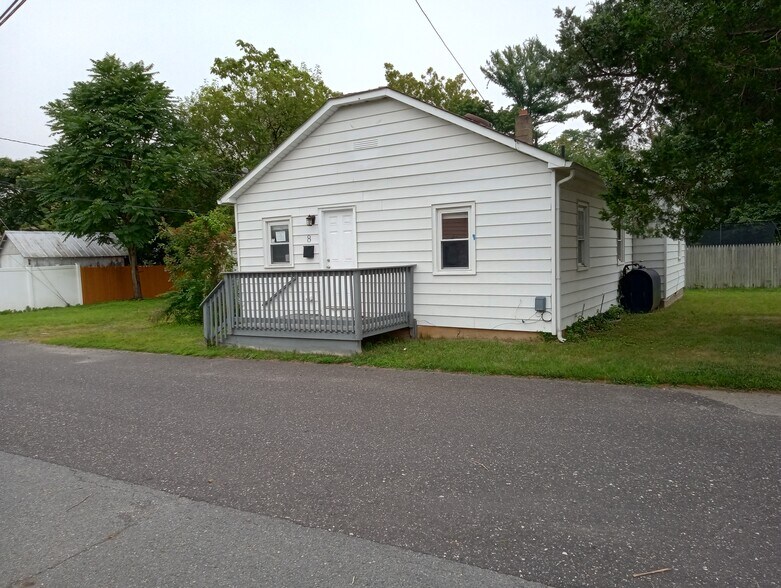 Primary Photo - 8 Pine St