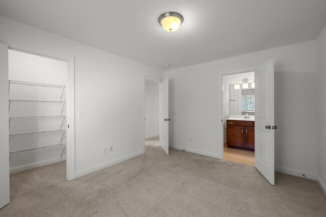 Building Photo - 4155 Old Light Cir