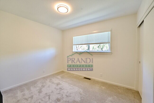 Building Photo - 45 Bayo Vista Way