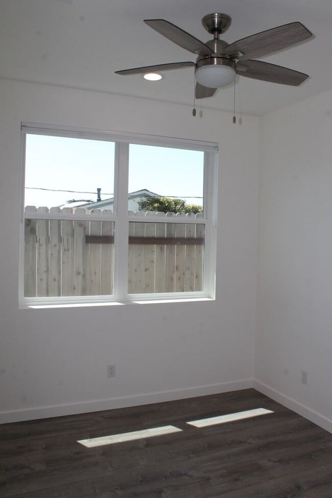 Building Photo - New and clean rear unit in duplex