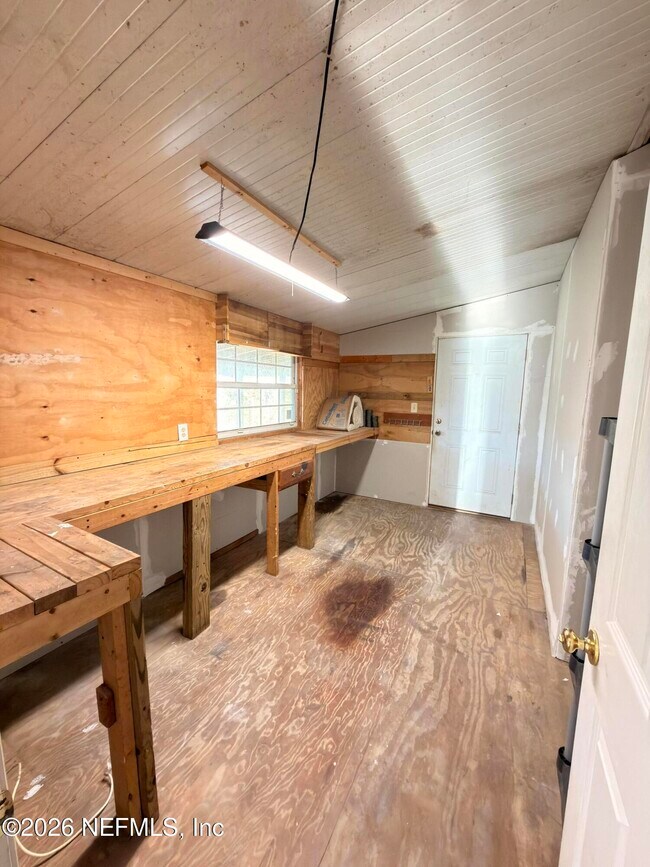 Building Photo - 360 Canis Dr W