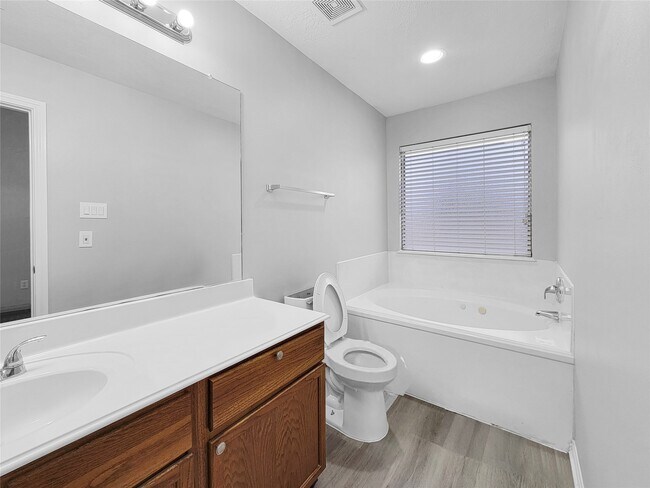 Building Photo - 4010 Redwood Hill Ct