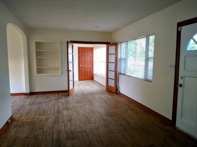 Building Photo - 3300 St Johns Ave