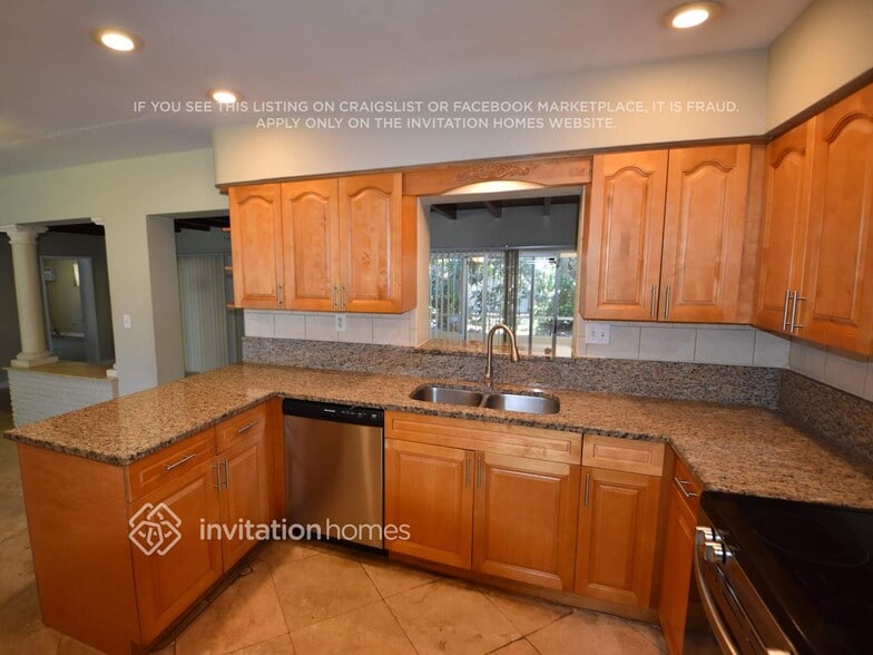 Building Photo - 2720 SW 15th Ct