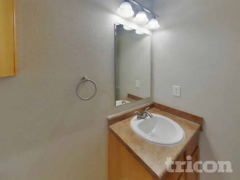 Building Photo - 404 W Warrior Ct