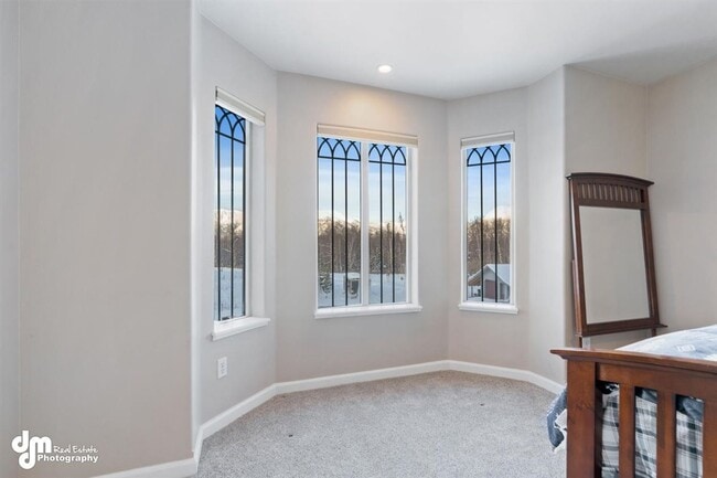 Building Photo - Gorgeous Palmer Home!