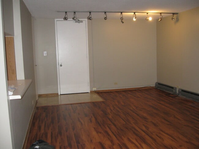 Building Photo - 1339 N Dearborn St