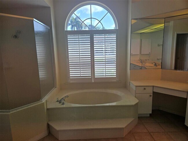 Building Photo - 5282 Far Oak Cir