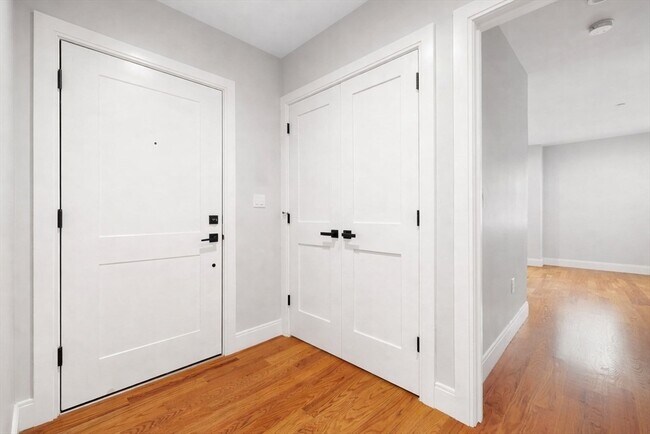 Building Photo - 113-115 Falcon St