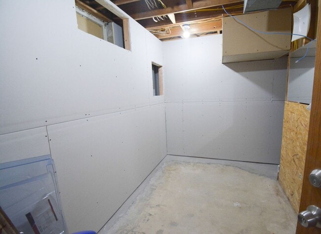 Building Photo - For Rent: Updated 3 Bed, 1.5 Bath Home — Available Immediately