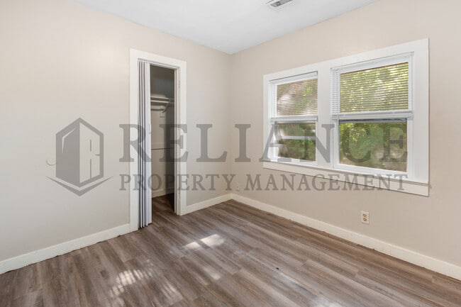 Building Photo - 1303 W 33rd St S