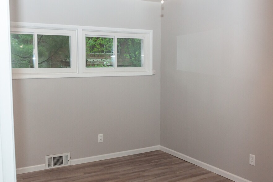 Building Photo - 415 S Revena Blvd