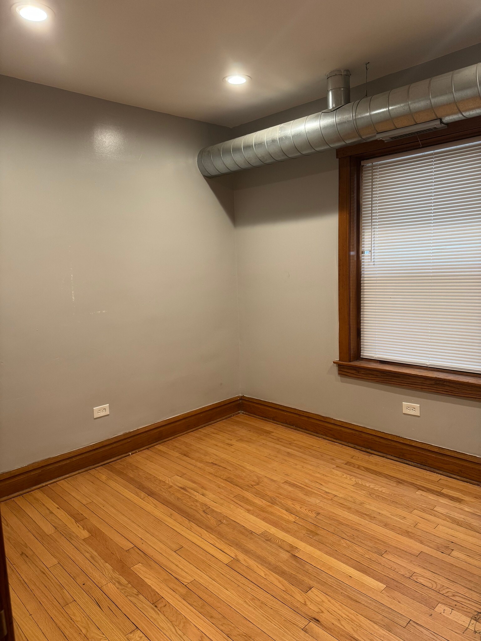 Building Photo - 5924 S Maplewood Ave