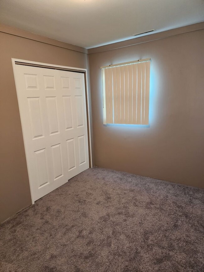 Building Photo - 3 Bedroom Home in Highland, IN