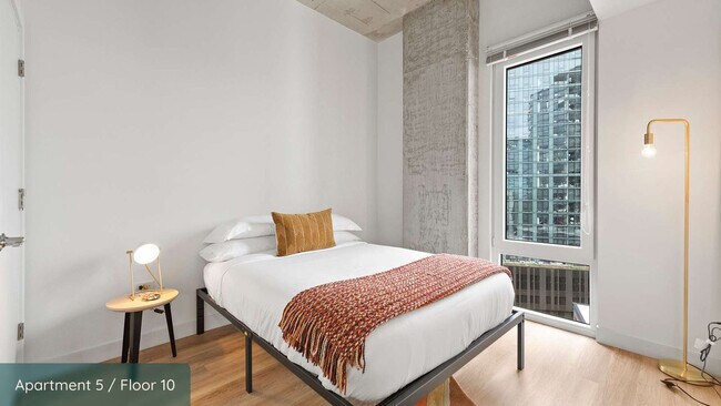 Building Photo - 853 W Blackhawk St