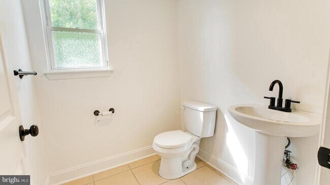 Building Photo - 1324 N Hancock St