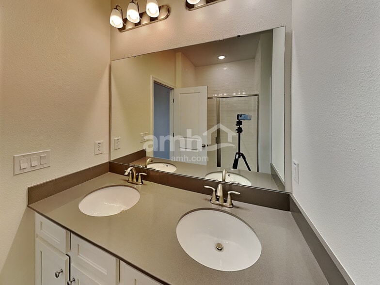 Building Photo - 2745 Ponds Trl