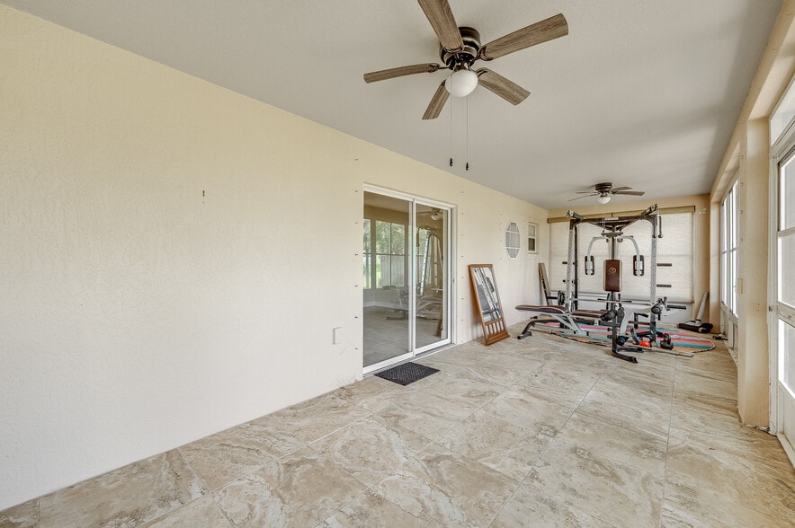 Building Photo - 537 Mason Dr