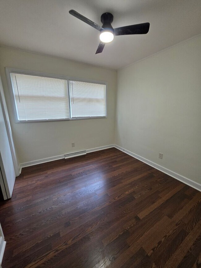 Building Photo - 3310 Hillside Dr