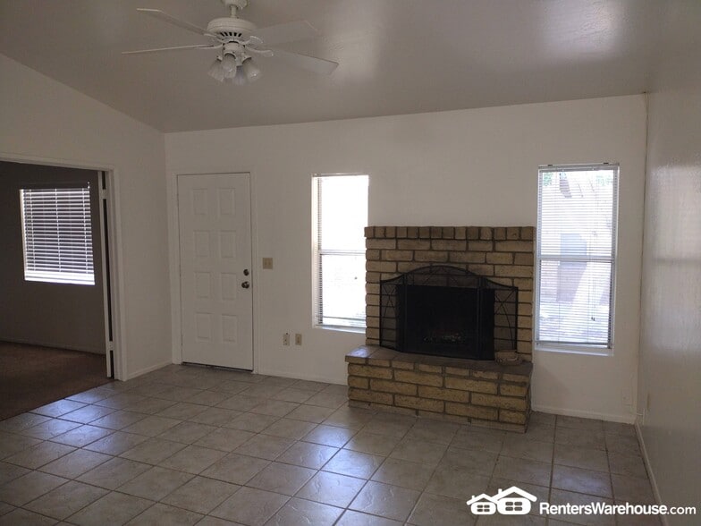 Building Photo - 2515 S Maple Ave