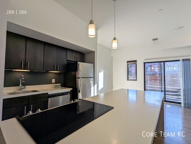 Building Photo - 662 E 63rd St