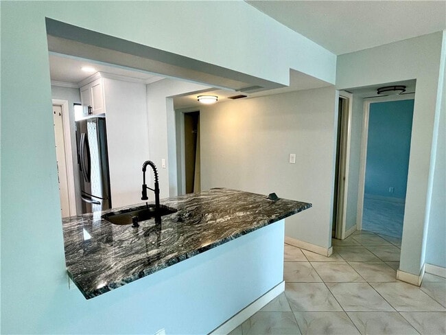 Building Photo - 801 N Ocean Blvd