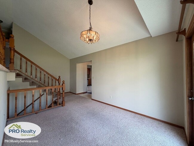 Building Photo - 5642 Royal Oaks Dr