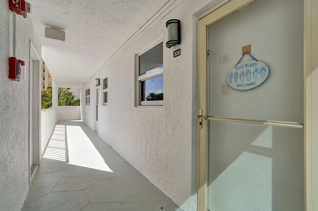 Building Photo - 1391 S Ocean Blvd