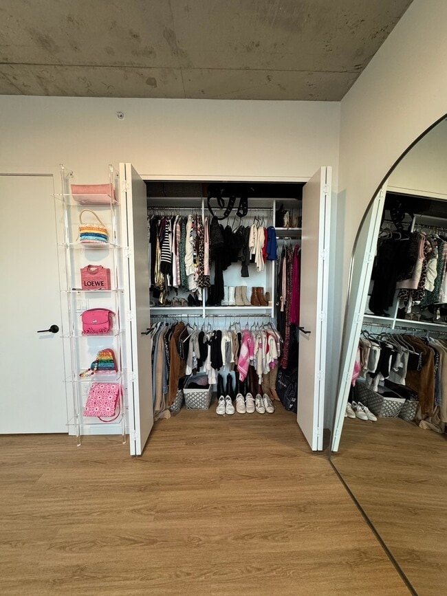 Building Photo - 225 N Elizabeth St