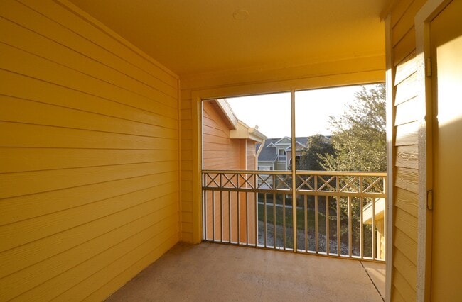 Building Photo - 1/1 Condo in Park Central ~ Gated Community with Resort Style Amenities