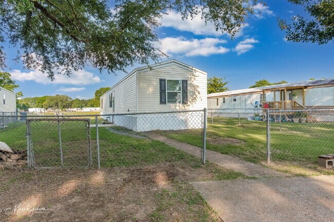 Building Photo - "Charming 3-Bedroom Home with 2 Full Baths in Prime Bossier City Location!"