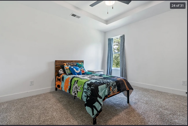 Building Photo - 6643 White Oak Ln