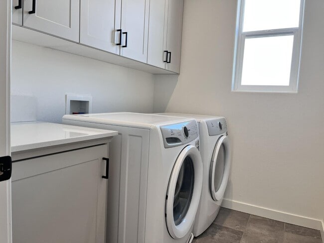 Building Photo - 4031 Dylan Rd