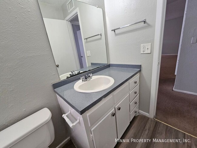 Building Photo - Plainview Apartments 2 Bedroom 1 Bath - Ca...