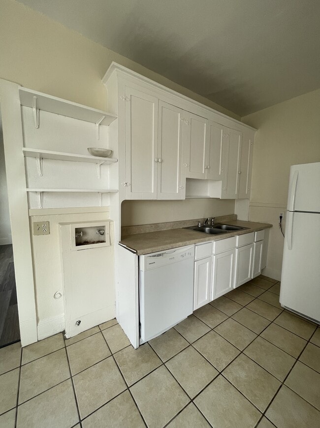 Building Photo - 3720 Chester Ave