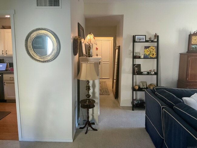 Building Photo - 504 Heritage Vlg