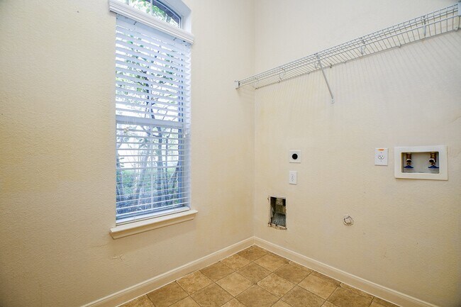 Building Photo - 1905 Creek Run Dr